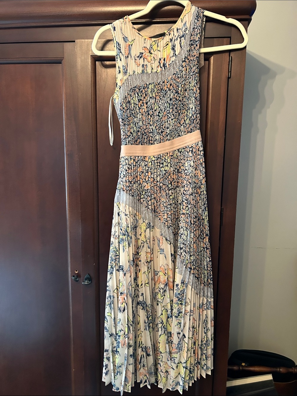 BCBGMaxAzria Cream Pleated Floral Maxi Dress with Pastel Accents
